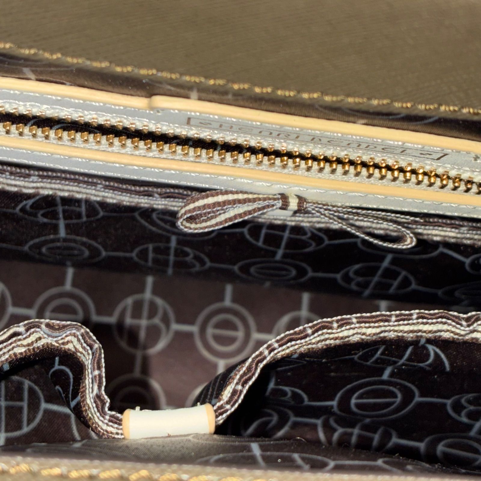☆希少・未使用☆ ヘンリベンデル HENRI BENDEL サフィアーノレザー 