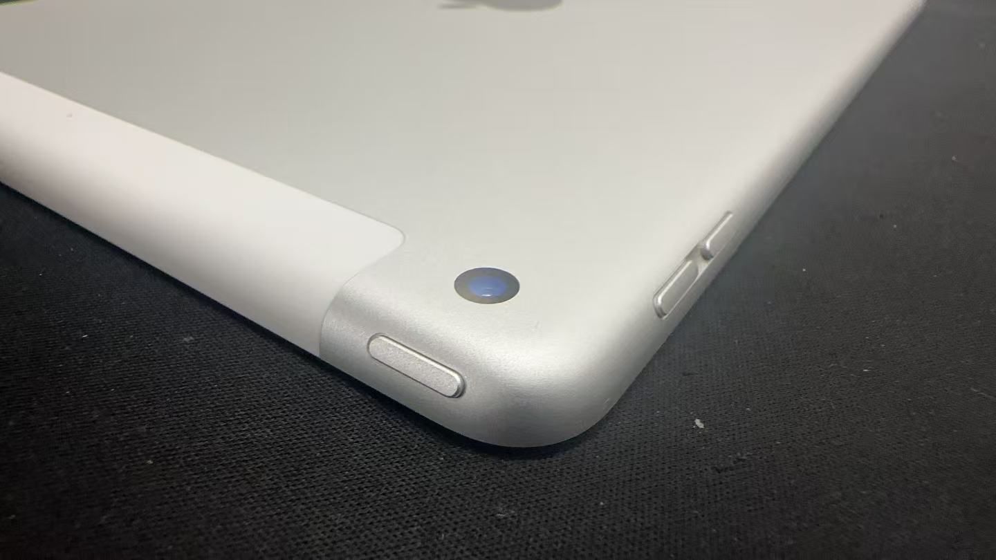 Apple iPad 第7世代 128GB Cellular シルバー SIMフリー ++924852
