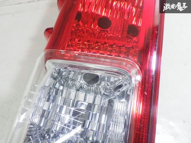 破損無し！】トヨタ純正 200系 ハイエース 後期 テールライト 