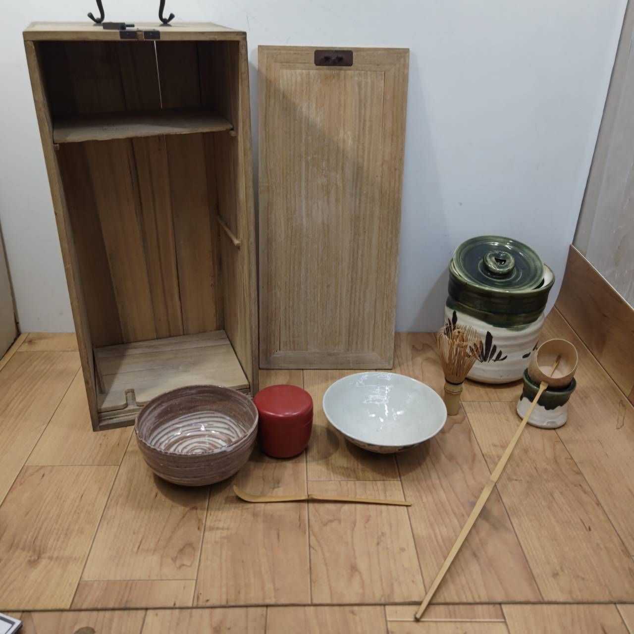 送料無料S91926 茶道具一式 木箱付 茶碗 柄杓 なつめ 骨董 和食器