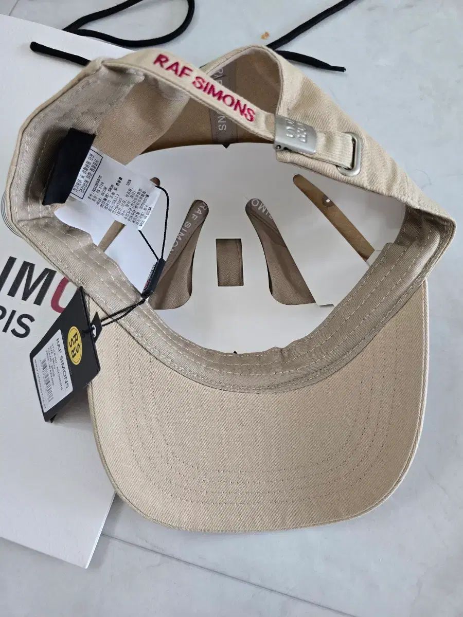 RAF SIMONS ベージュキャップ 公式通販