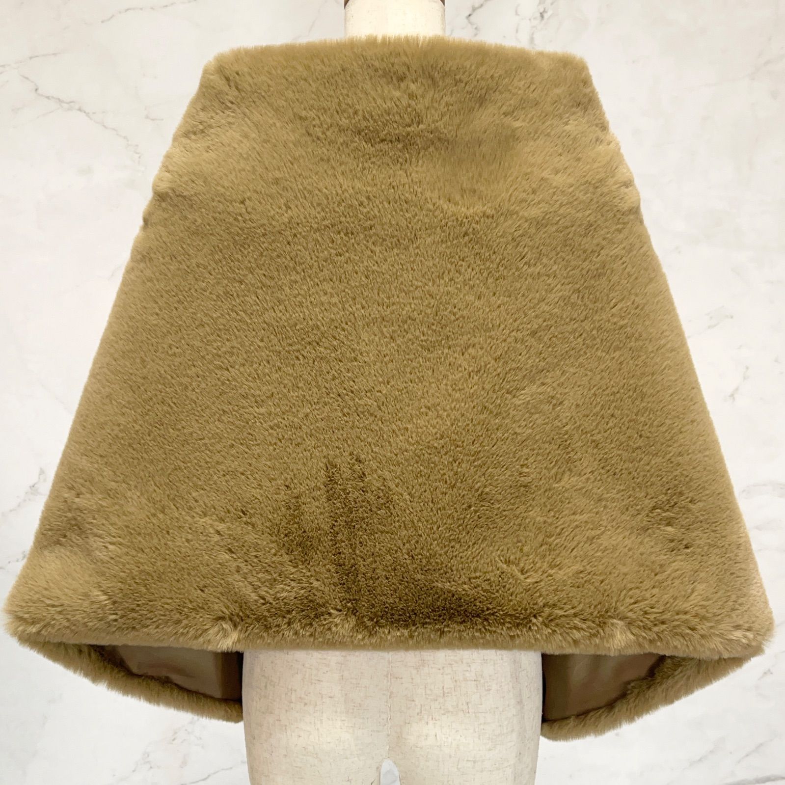 美品 JENNE ジェンヌ リッチボリュームファーケープ ポリエステル