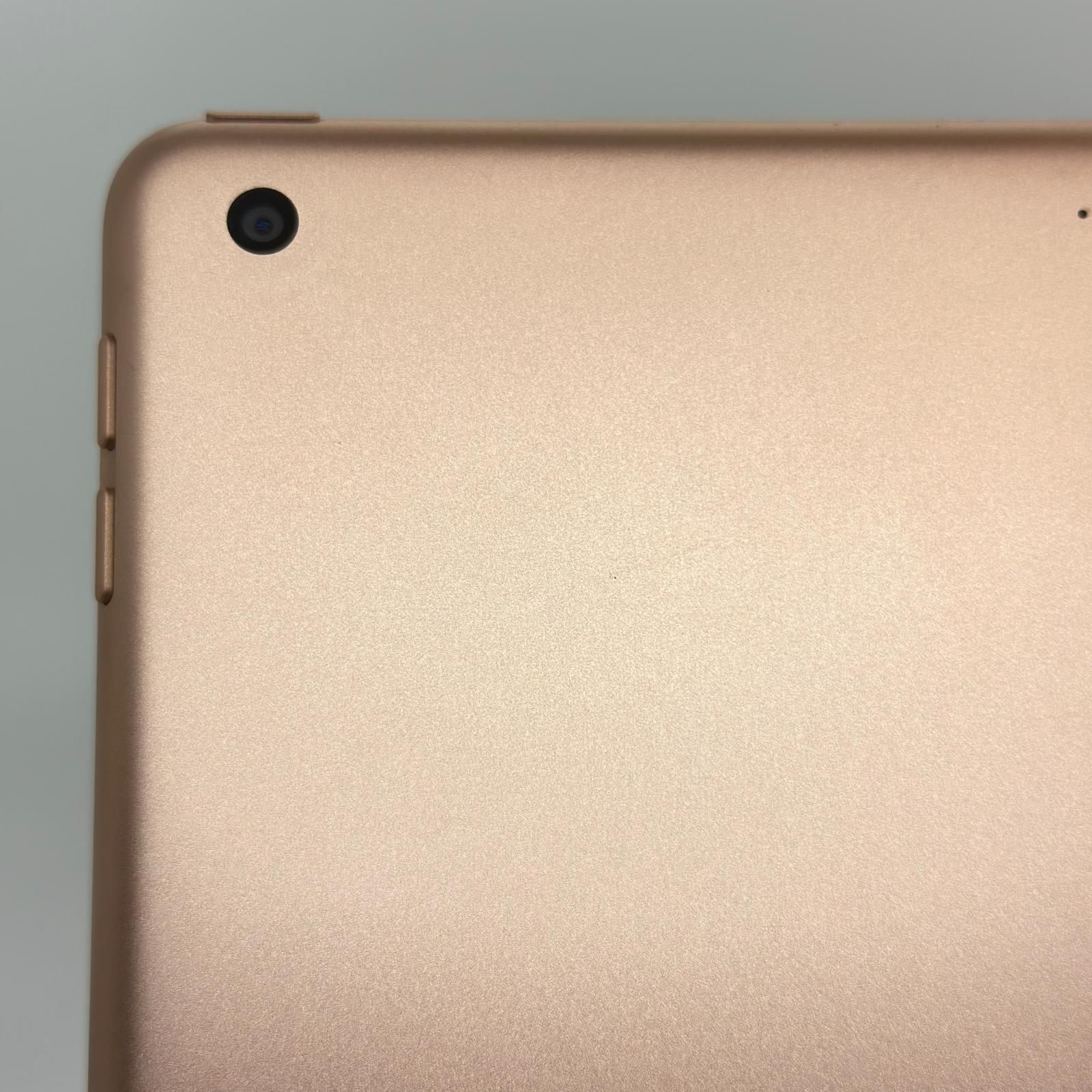 C*N様 iPad 第8世代 128GB ゴールド Wi-Fiモデル 付属品付き iPad 第8世代 128GB ゴールド Wi-Fi 動作確認済 - メルカリ