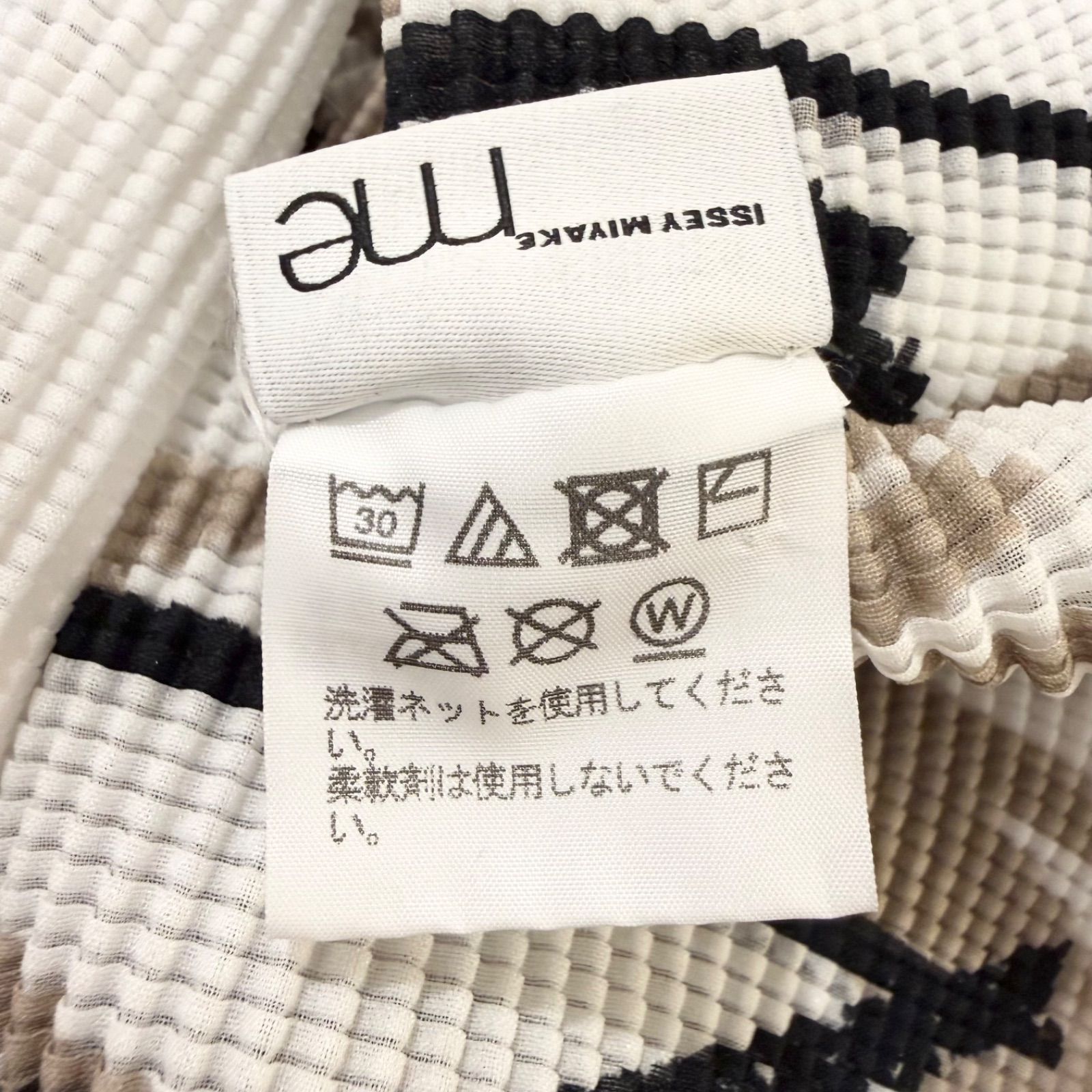 me ISSEY MIYAKE ミー イッセイミヤケ 幾何学模様 ハイネック