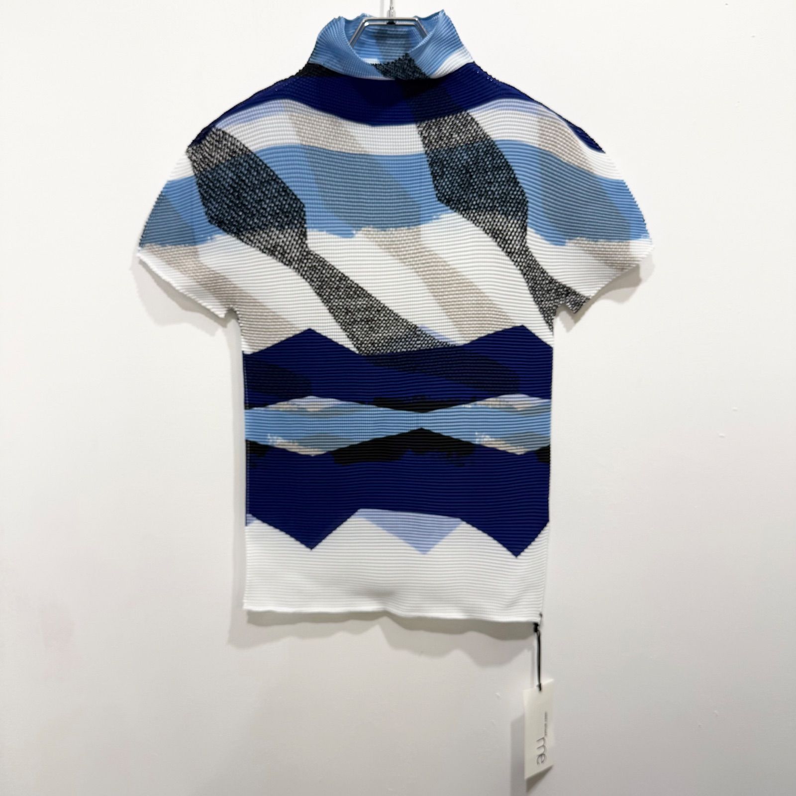 イッセイミヤケ　HaaT 幾何学模様ニット　半袖　ハイネック 新品未使用 me ISSEY MIYAKE ミー イッセイミヤケ 幾何学模様
