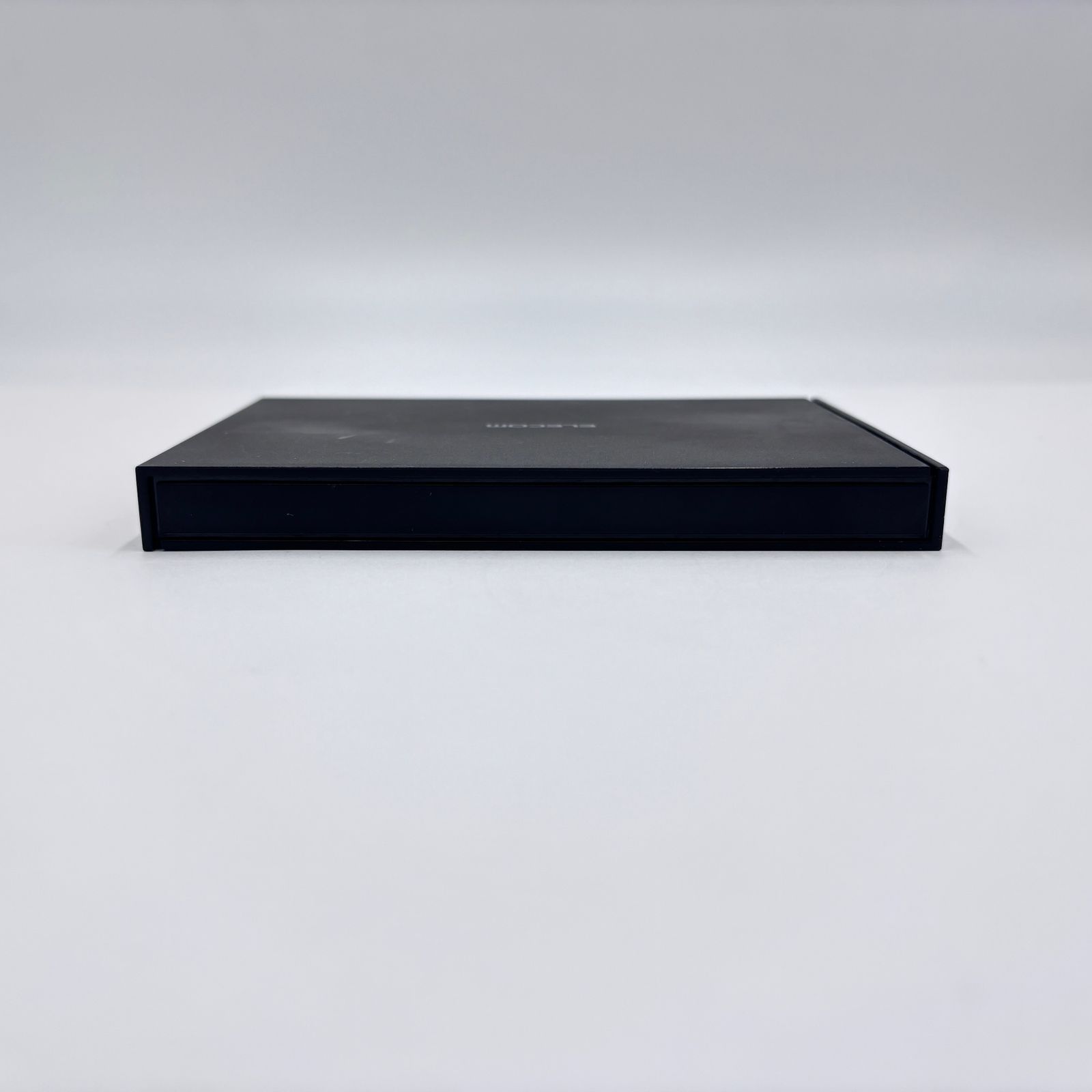 ELECOM 外付けSSD 1TB ESD-EJ1000GBKR やや傷あり - メルカリ