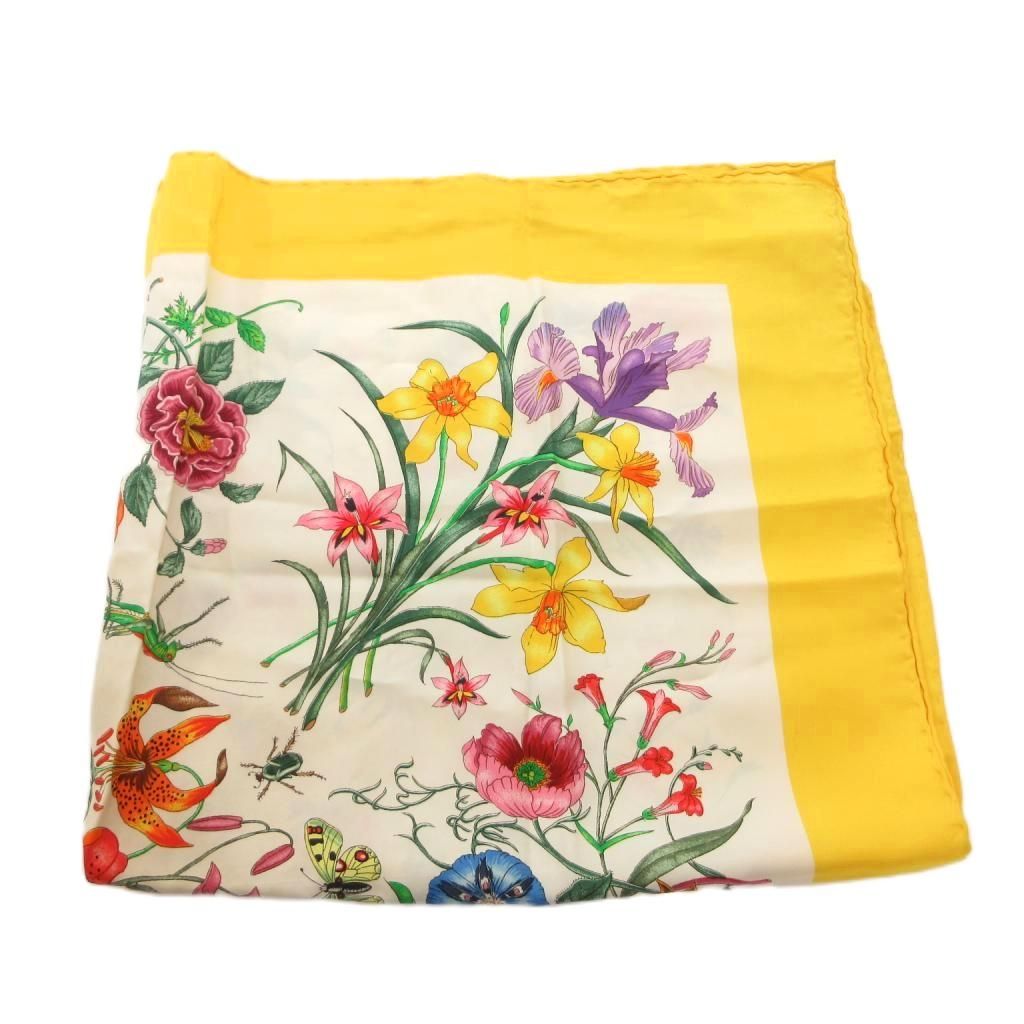 GUCCI/グッチ✨️シルクスカーフ　花　総柄　ボタニカル　ブランドロゴ　大判 グッチ GUCCI スカーフ チーフ ボタニカル柄 絹 シルク 黄 イエロー