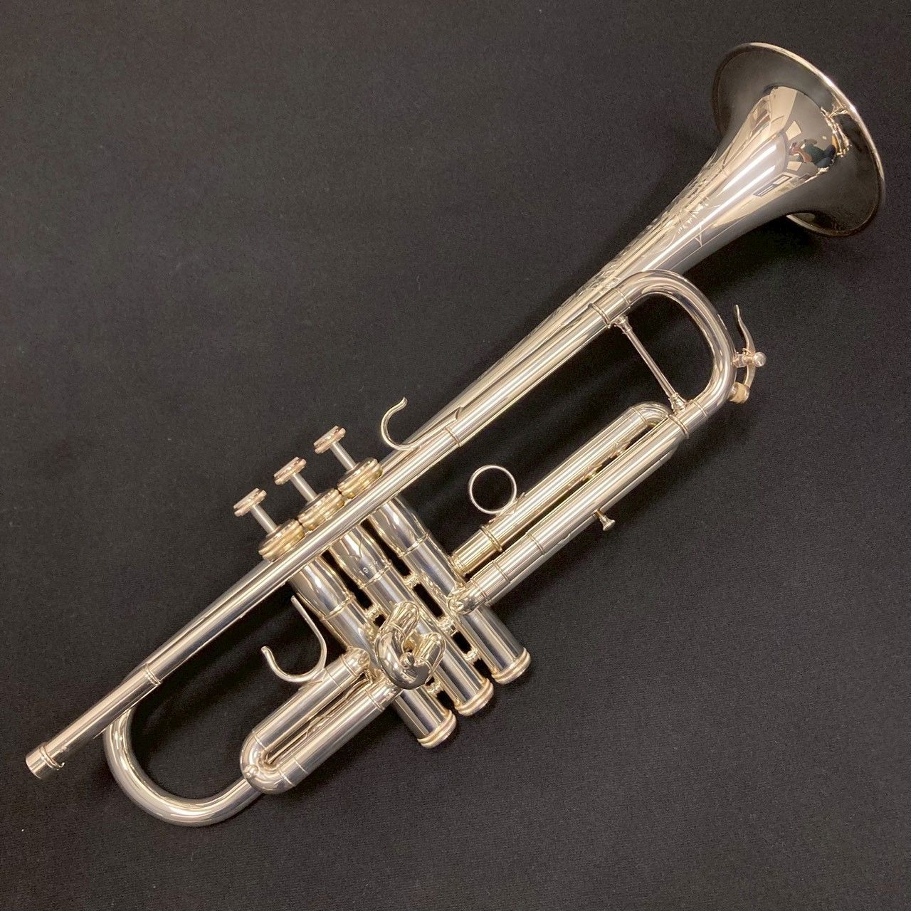中古美品 / USED】S.E.Shires B♭トランペット CustomAモデル SP（銀