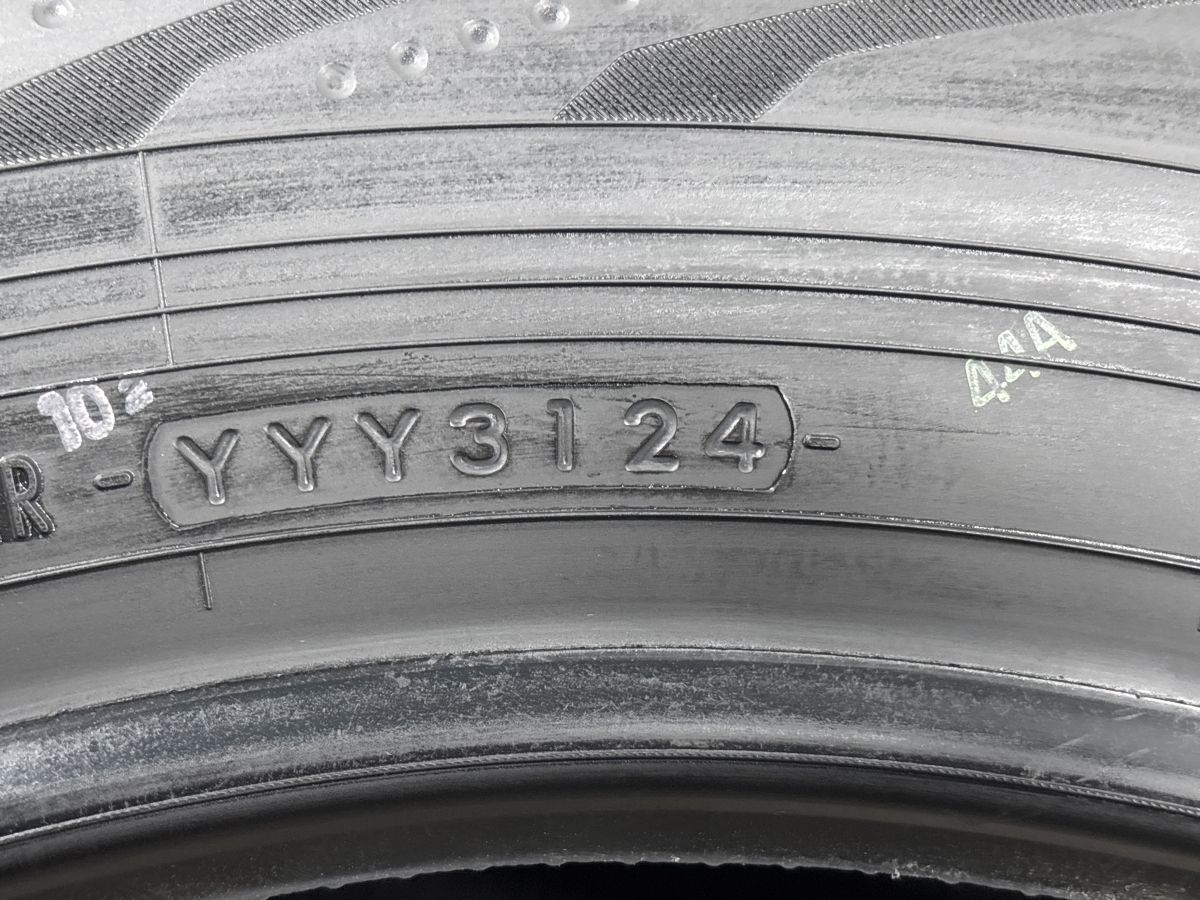 未走行品 バリ溝】ヨコハマ ブルーアース RV03 215/60R17 4本 2024年製