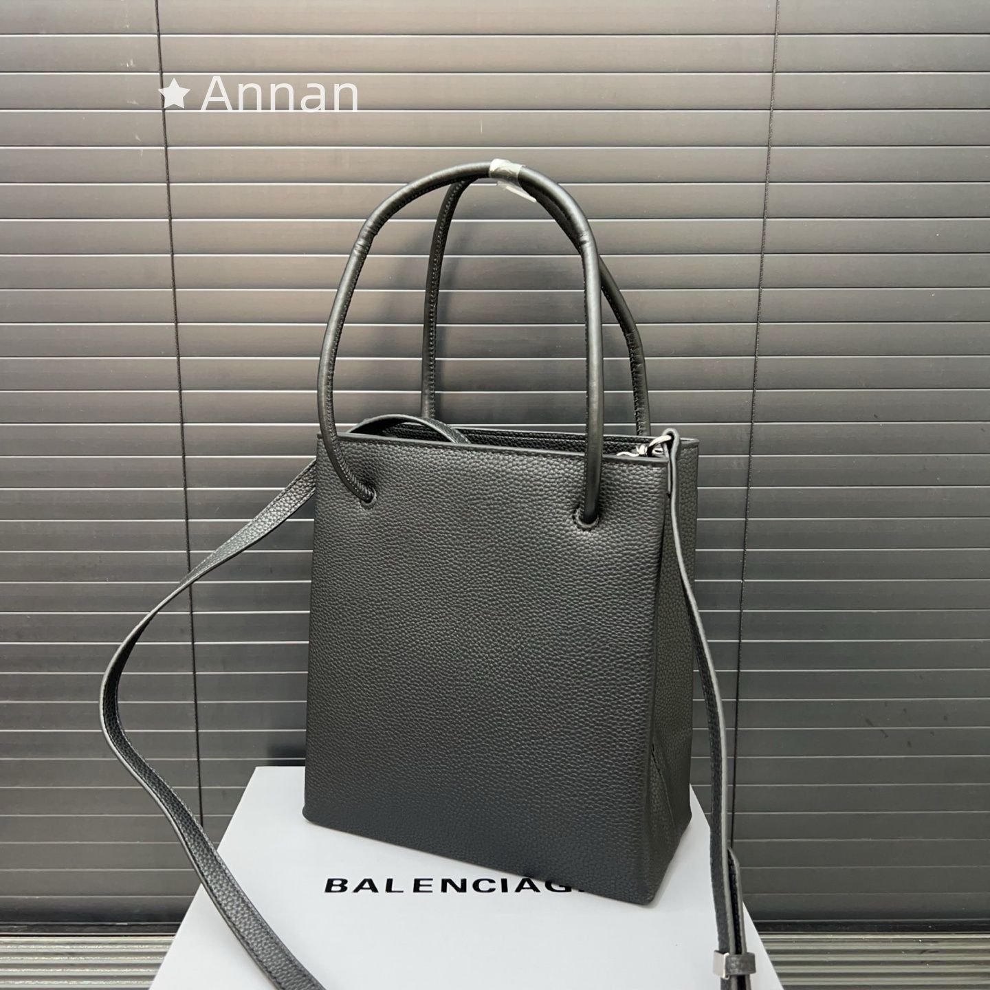 超美品 限定品 レディース BALENCIAGA(バレンシアガ) ショルダーバッグ 