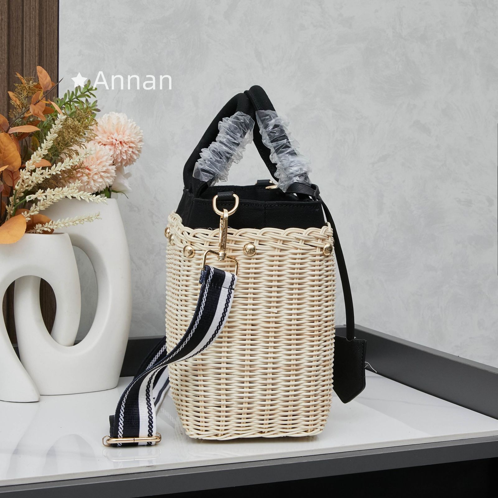 現行限定未使用に近い 美品☆超美品レディース PRADA プラダ 