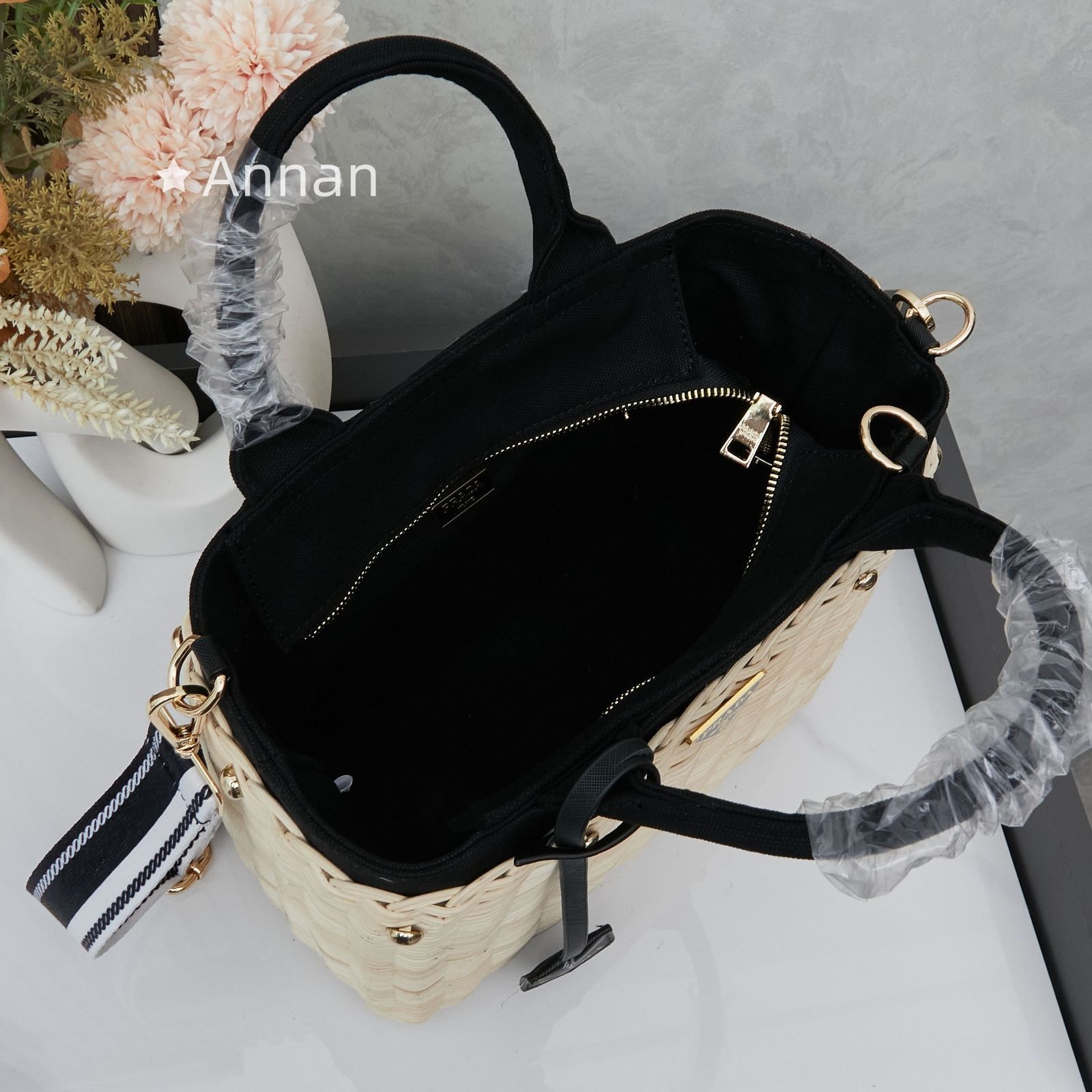 現行限定未使用に近い 美品☆超美品レディース PRADA プラダ 