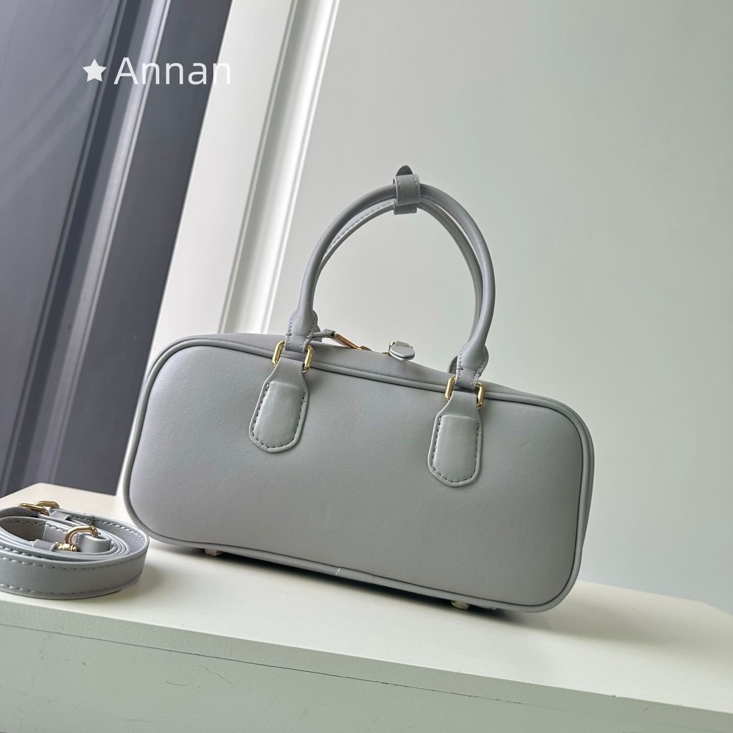現行モデ 本日限定！送料込☆ 良品 レディース MIUMIUミュウミュウ