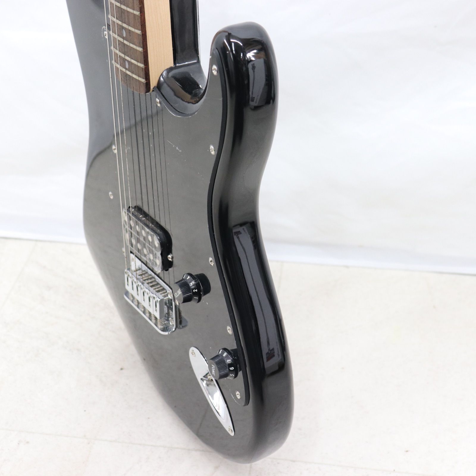美品】Squier スクワイヤー Sonic Stratocaster エレキギター ブラック