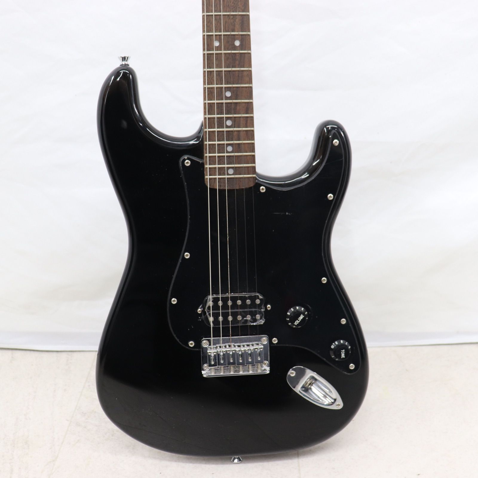 美品】Squier スクワイヤー Sonic Stratocaster エレキギター ブラック