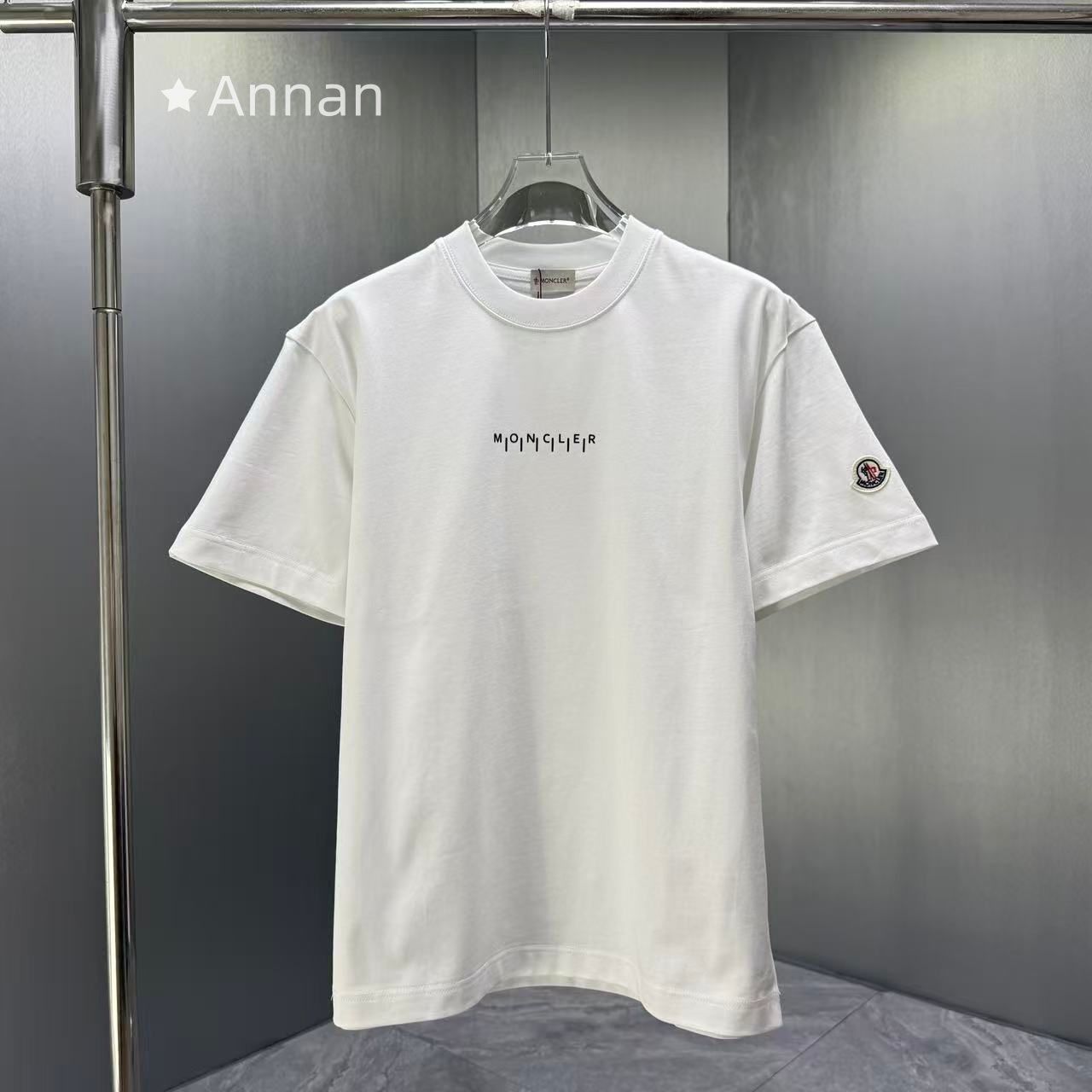 現行限定未使用に近い MONCLER モンクレール Tシャツ　半袖　夏服　トップス 男女兼用