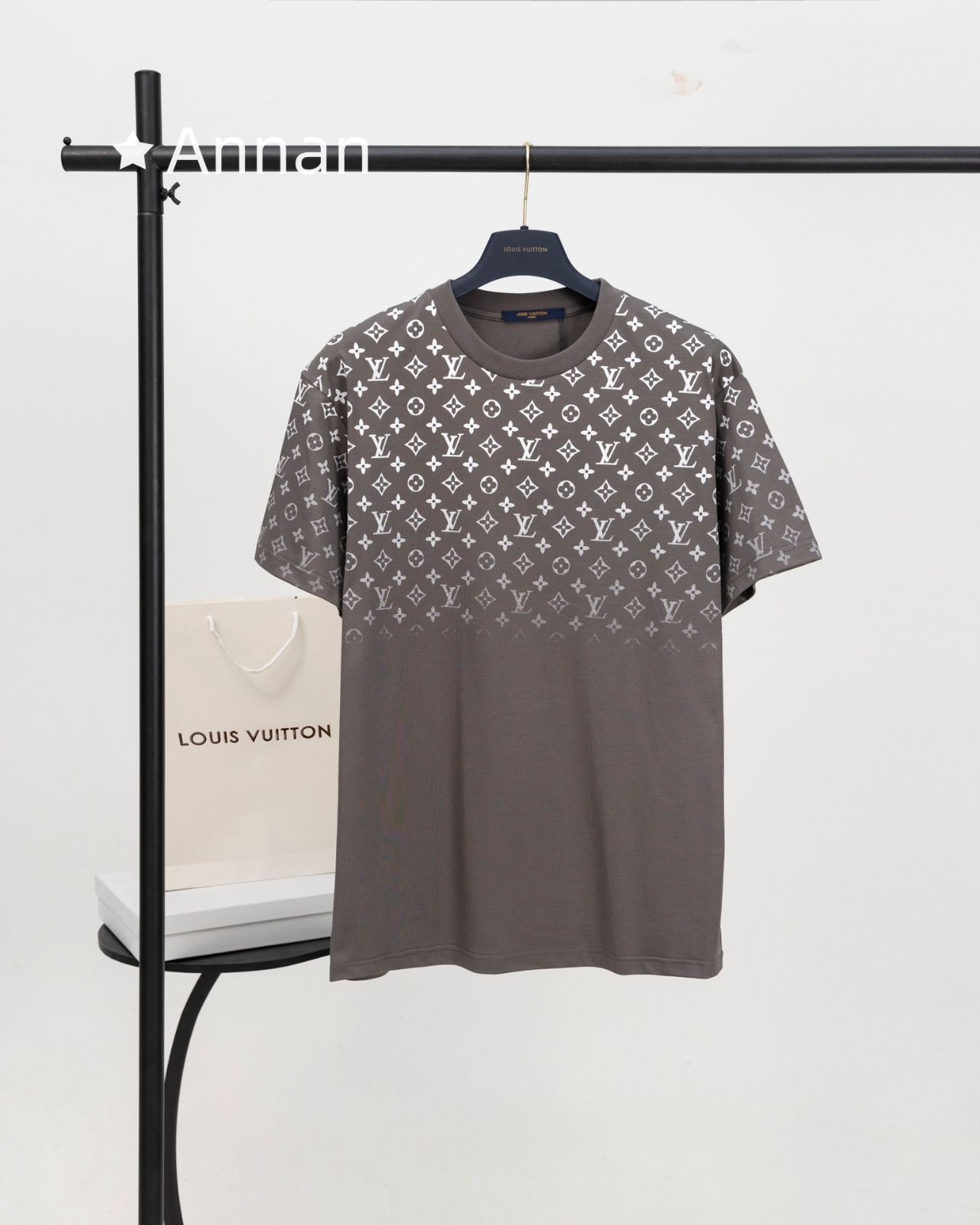 送料無料 美品 美品 超新品 LV LOUIS VUITTON ルイヴィトン ヌ Tシャツ　半袖　夏服　トップス 男女兼用