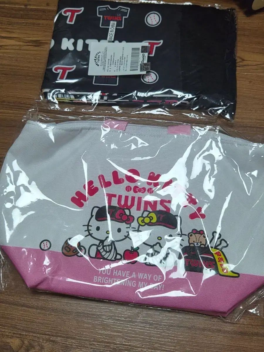 LG TWINS x HELLO KITTY コラボ 保冷バッグ マフラー まとめ