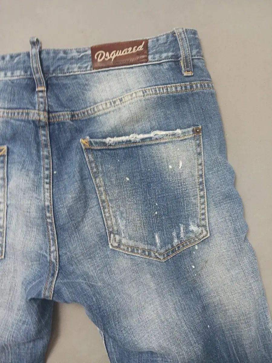 34 DSQUARED2 白ペインティング クールガイ ジーン デニム - メルカリ