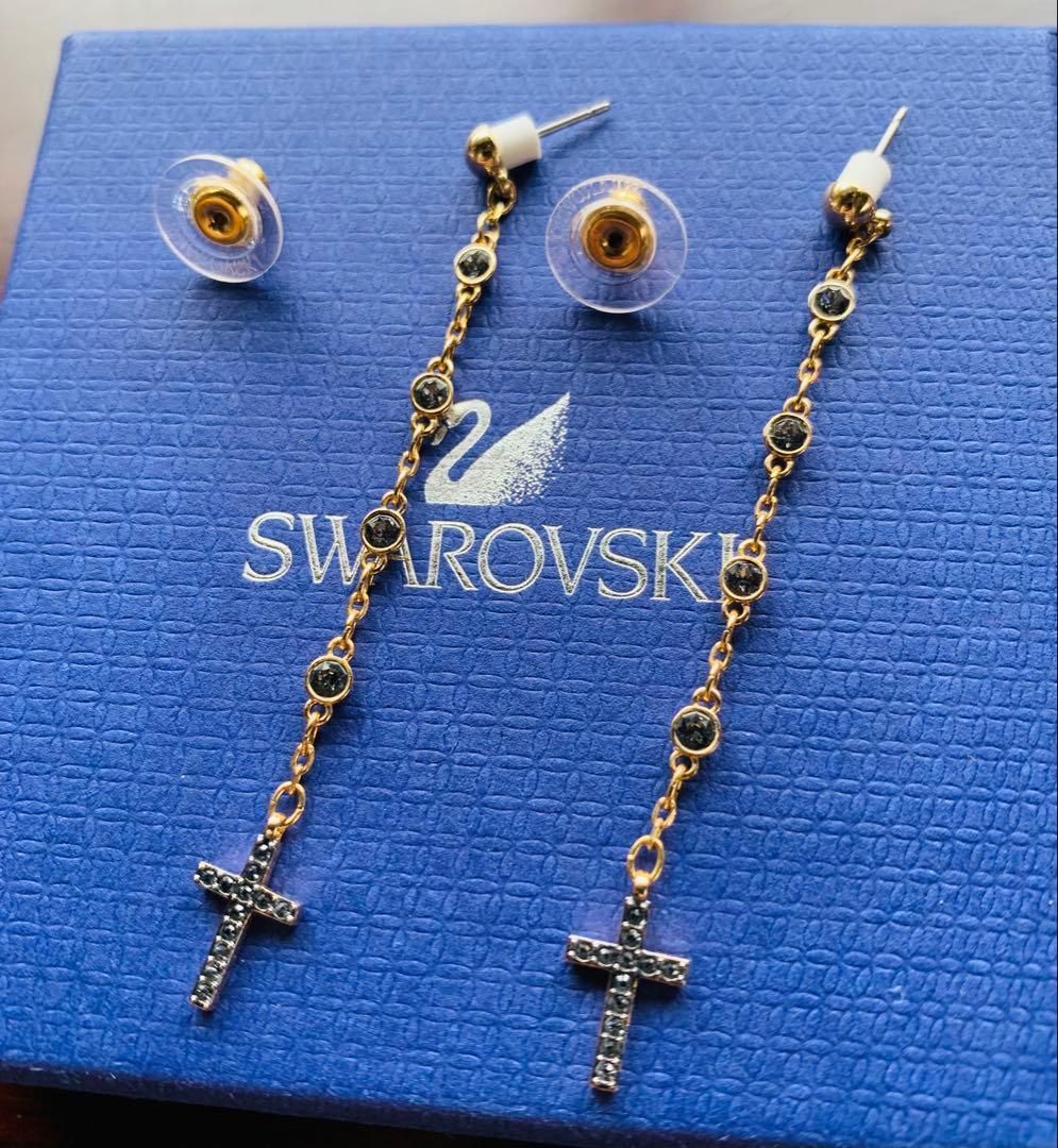ほぼ新品 スワロフスキー Swarovski Mini Cross ピアス - メルカリ