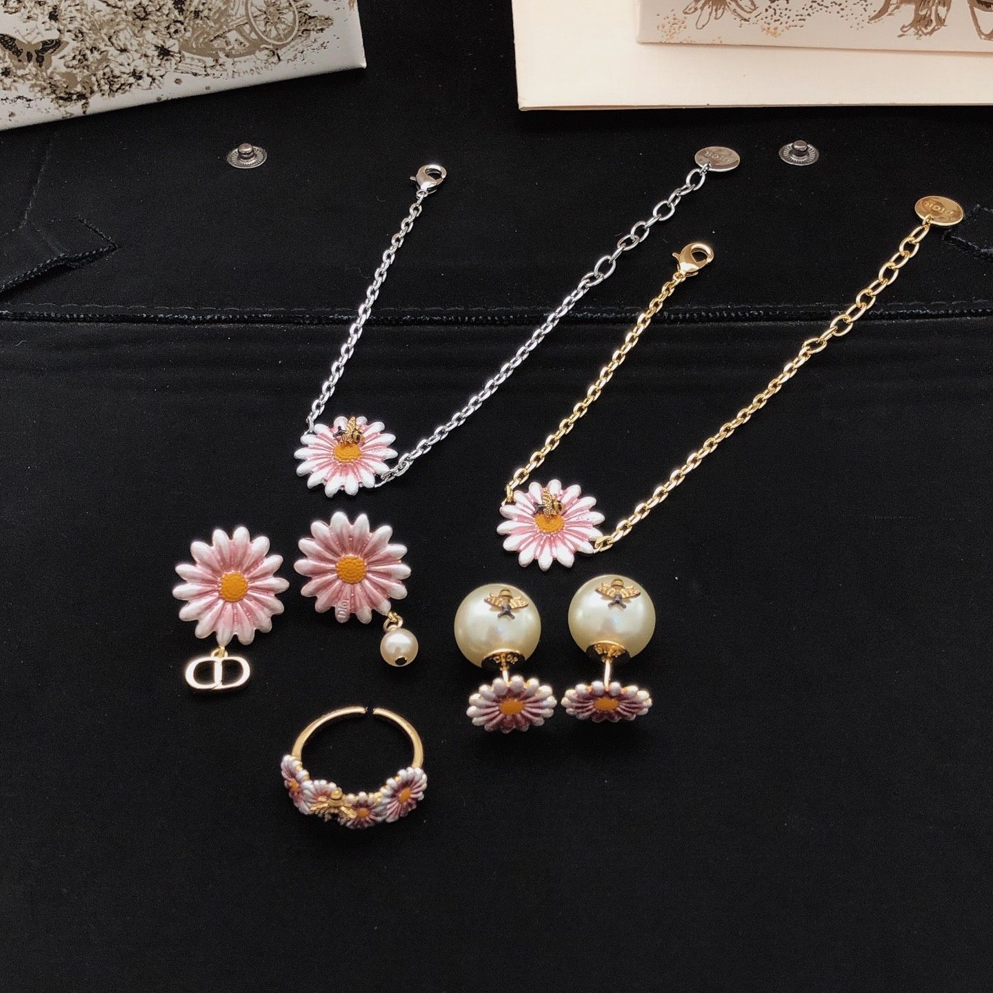 美品❤️レア⭐️ディオール ⭐️ フラワー ネックレス& ピアス　セット 激レア 限定品新型新品 CHRISTIAN DIOR クリスチャン ディオール