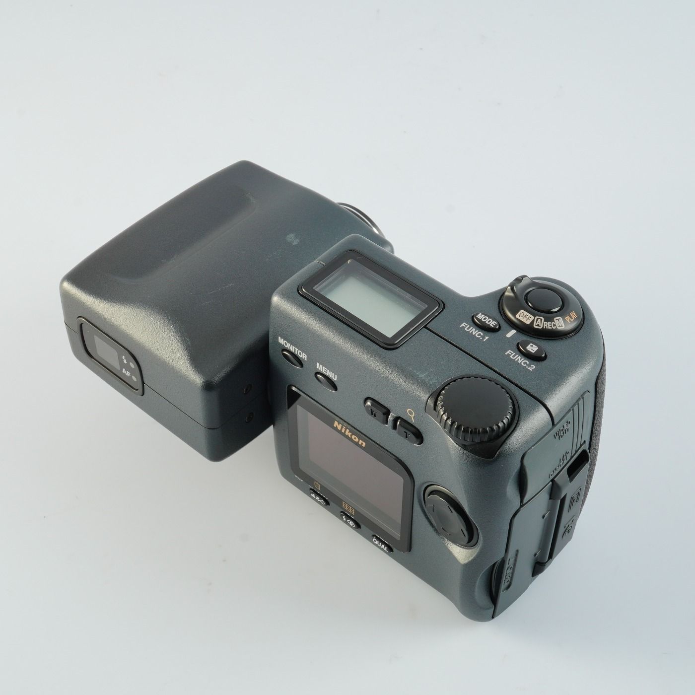Nikon ニコン Coolpix 990 + CF 256MB コンパクトデジタルカメラ
