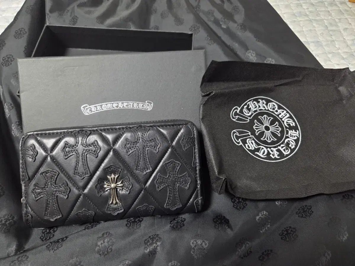 CHROME HEARTS クロムハーツ キルティング クロス ジッパー 長財布