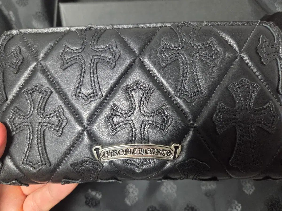 CHROME HEARTS クロムハーツ キルティング クロス ジッパー 長財布