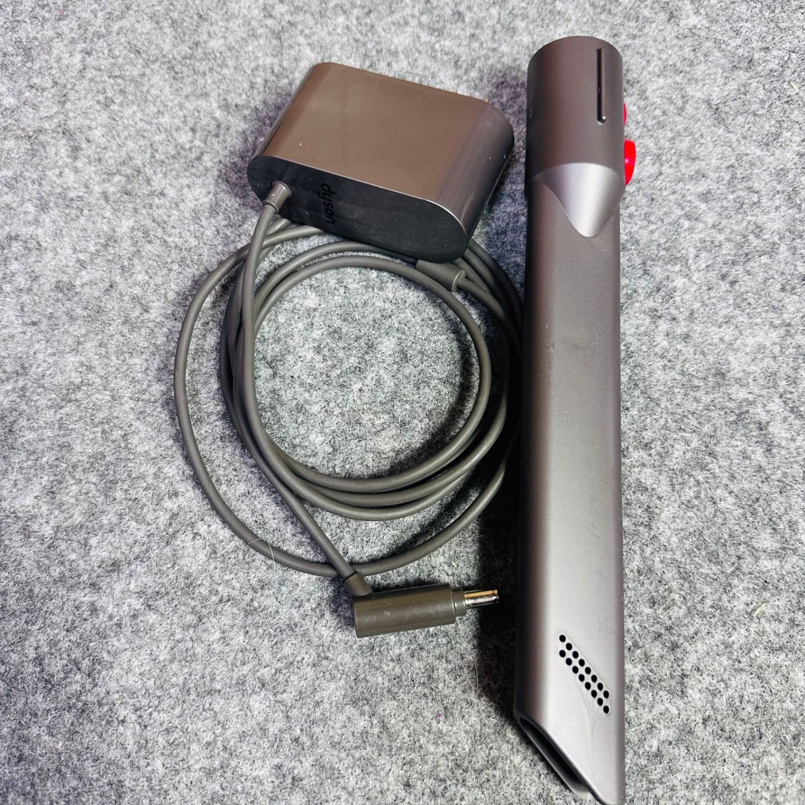 ダイソン コードレス掃除機 V7 SV11 充電器 隙間ノズル付き - メルカリ