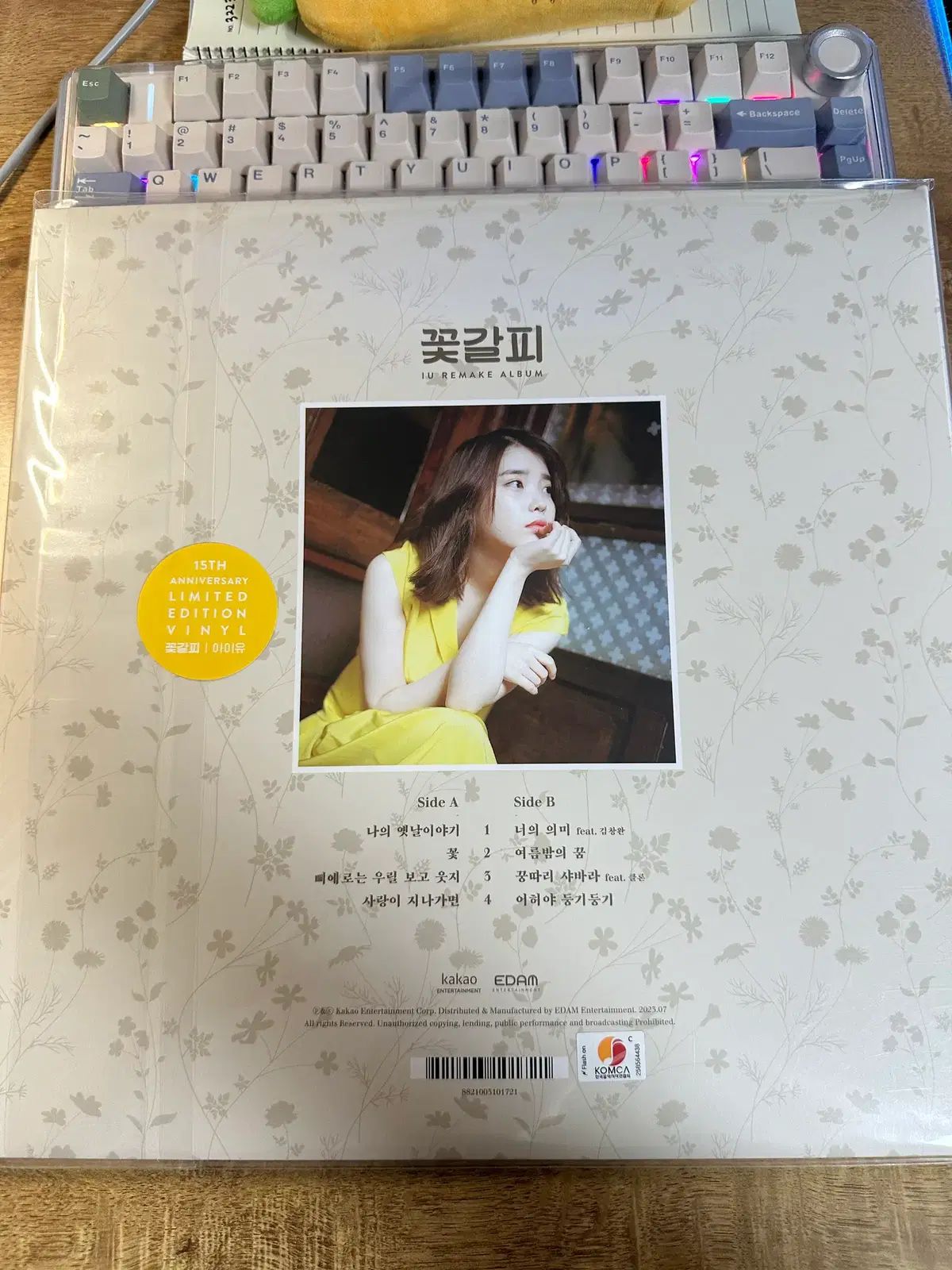 IU 花しおり　韓国盤　希少 未開封) IU 花しおり lp 出品 (再リリース アダムバージョン) - メルカリ