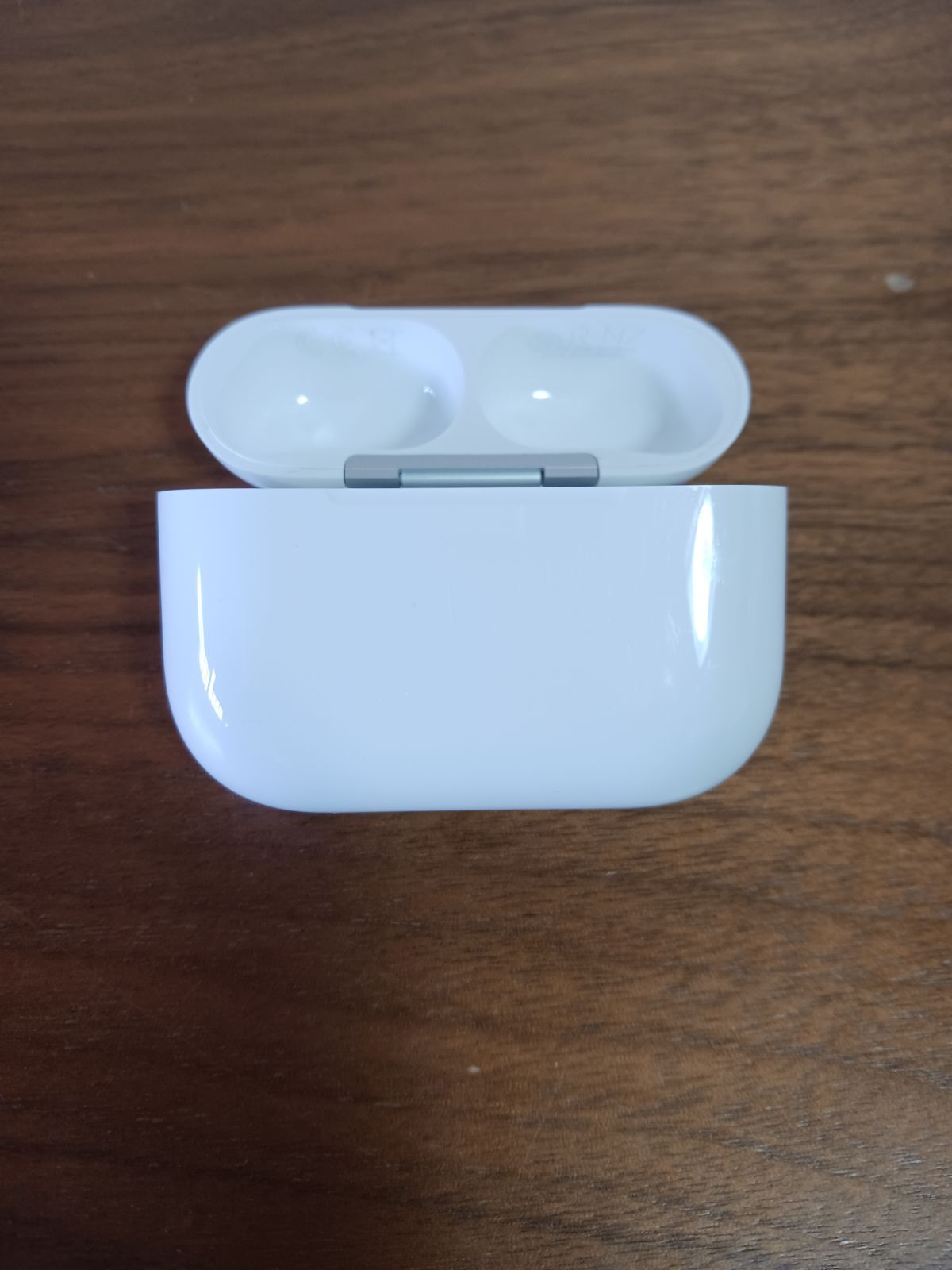 美品（正規品）AirPods Pro 第3世代 A3122 充電ケース ケース - メルカリ