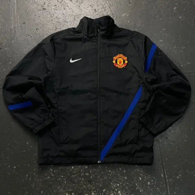 Nike マンチェスター・ユナイテッド ウィンドブレーカー 100 NIKE マンチェスター・ユナイテッドFC ウィンドブレーカー - メルカリ