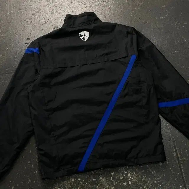 100 NIKE マンチェスター・ユナイテッドFC ウィンドブレーカー - メルカリ