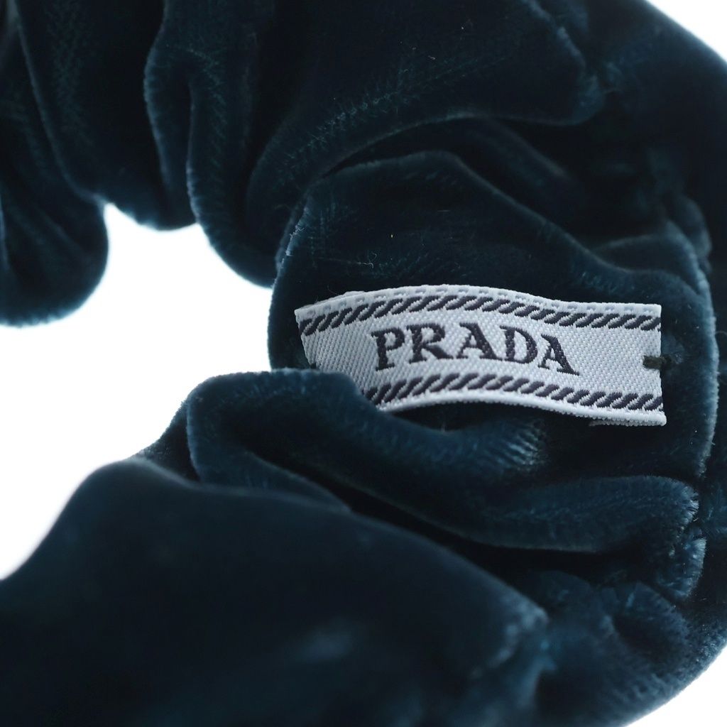 PRADA (プラダ) ベロア ロゴ三角プレート シュシュ ヘアゴム