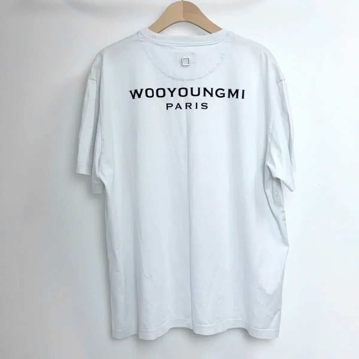{ 52 } ウーヨンミ(WOOYOUNGMI) バックロゴ Starship Square スタシ 半袖 Tシャツ