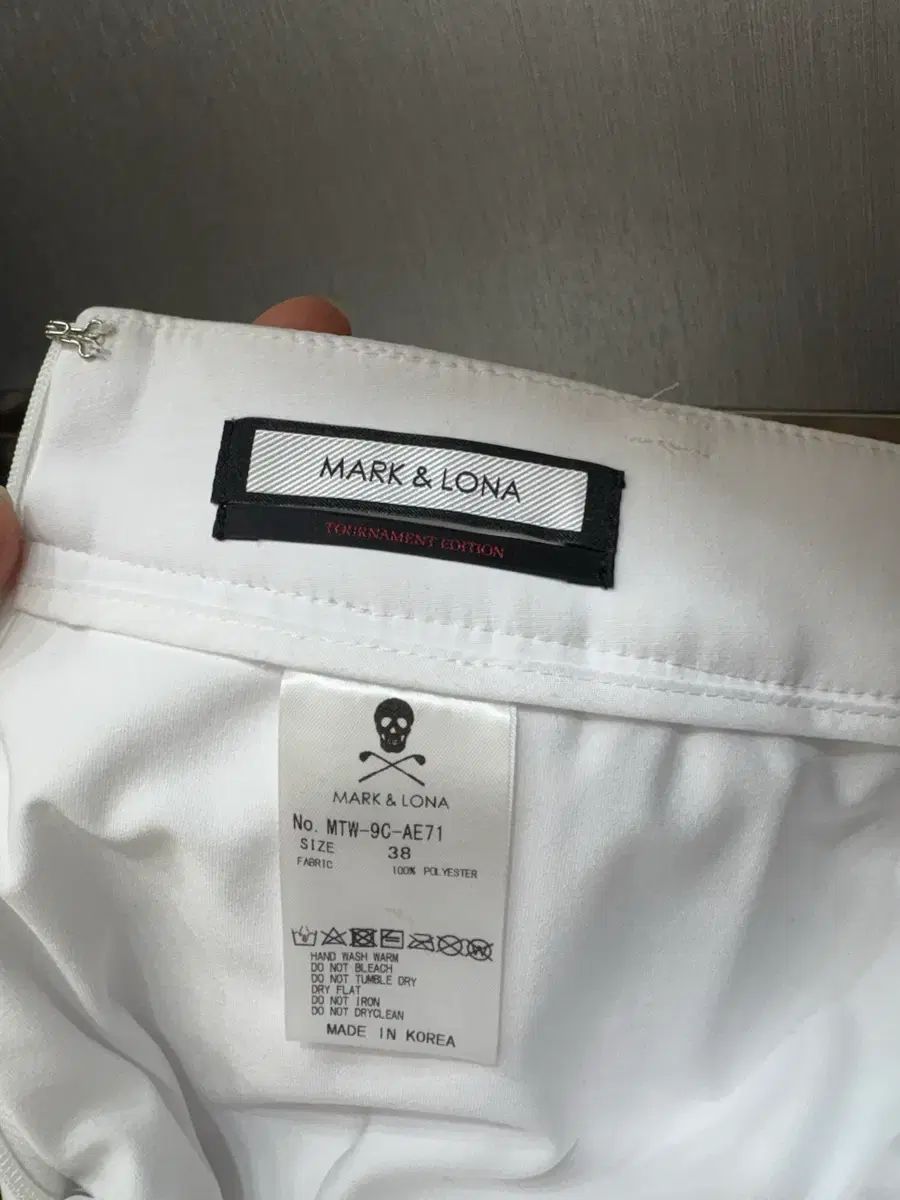 MARK & LONA マークアンドロナ 白 プリーツ ゴルフ スカート 38サイズ
