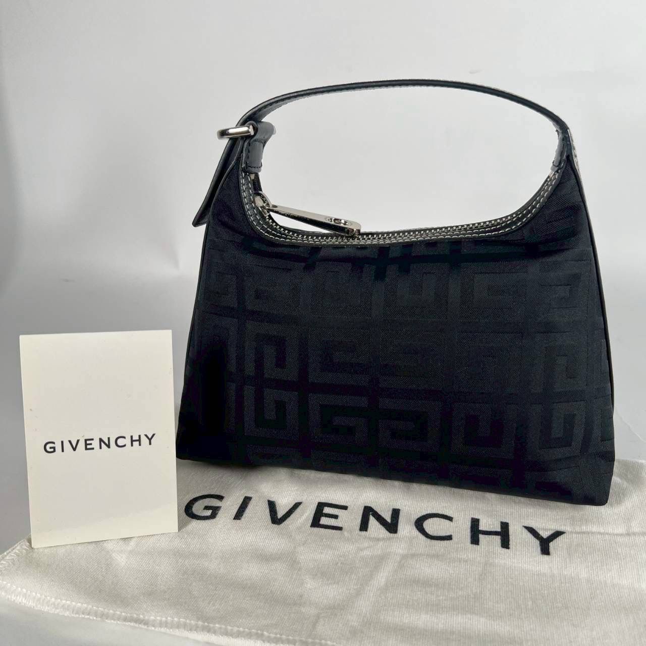B-243 未使用・保管品 GIVENCHY ジバンシィ 4Gロゴ アクセサリーポーチ 
