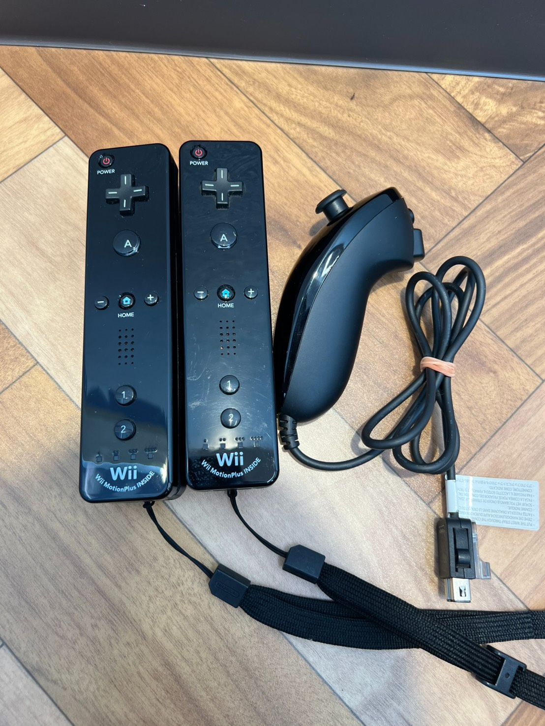 Nintendo Wii 本体 ソフト3本セット リモコン2本 起動確認済 セン