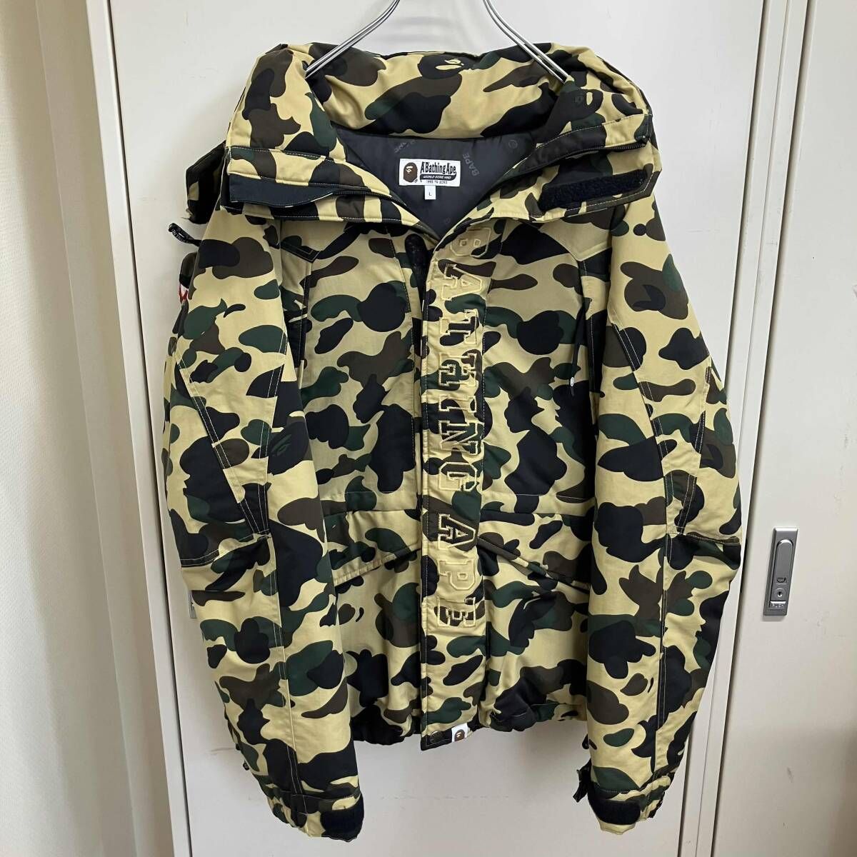 A BATHING APE 1ST CAMO SHARK SNOWBOARD DOWN JACKET ダウン