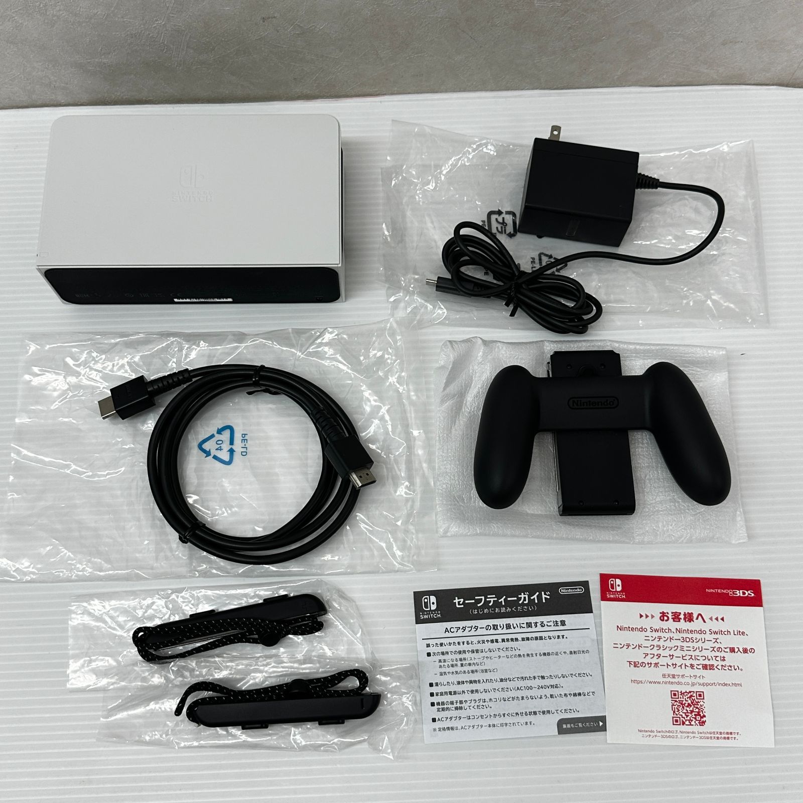 Nintendo Switch 有機ELモデル Joy-Con(L)/(R) ホワイト 中古品
