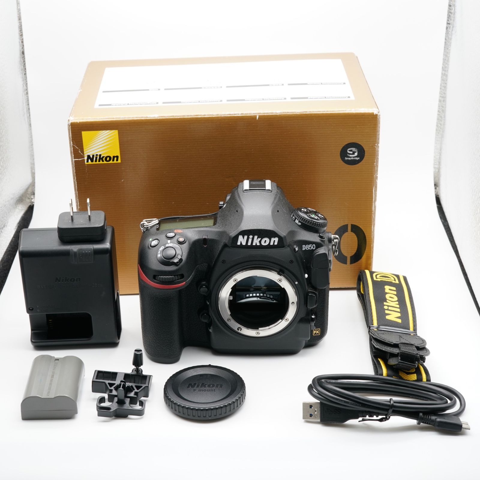 新品級 ニコン NIKON D850 ボディ シャッター回数11,597回、あると
