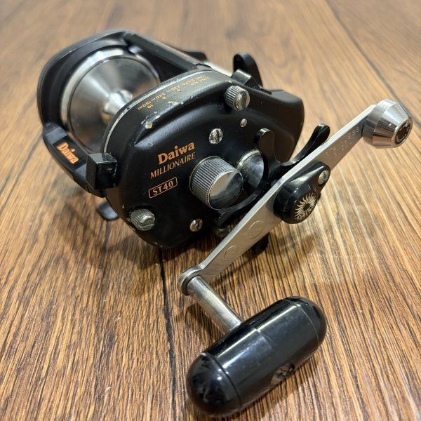ダイワ Daiwa ミリオネア MILLIONAIRE ST40 両軸リール ベイト 黒