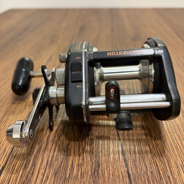 ダイワ Daiwa ミリオネア MILLIONAIRE ST40 両軸リール ベイト 黒