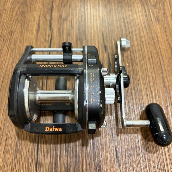 ダイワ Daiwa ミリオネア MILLIONAIRE ST40 両軸リール ベイト 黒