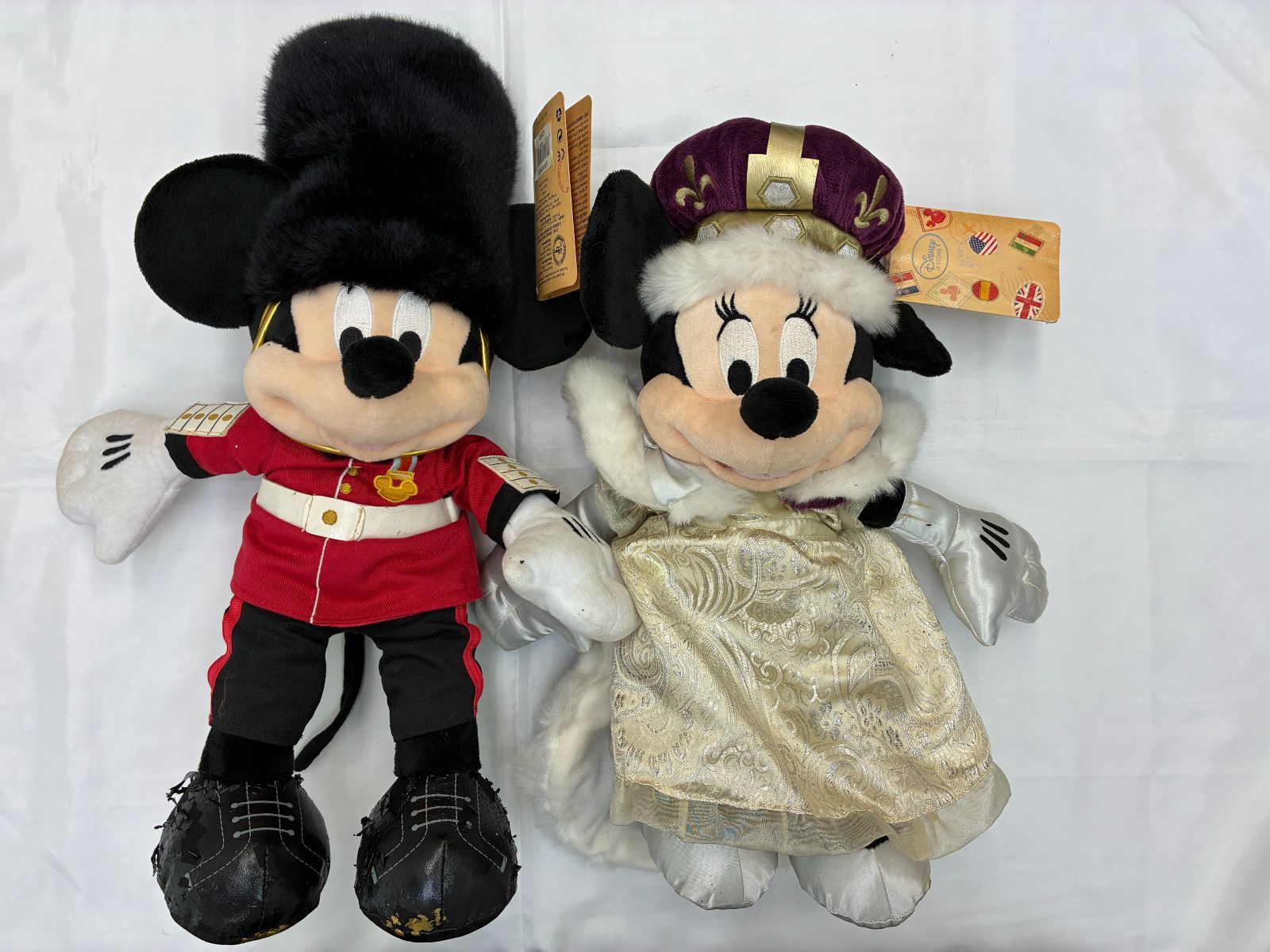 【希少】ディズニーストアロンドン限定　衛兵＆クイーン　ぬいぐるみセット N【中古品】ミッキー ミニー ぬいぐるみ ディズニーストア ロンドン