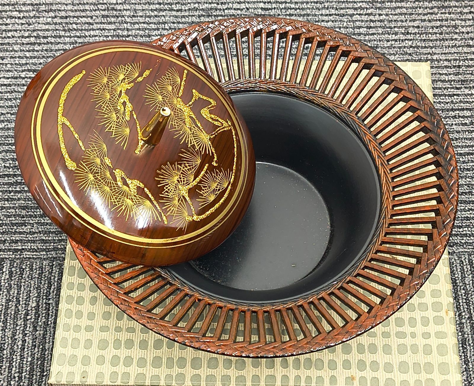 ☆新品未使用【茶道具】高級 菓子器 食籠 松蒔絵 籠細工 蓋付き 和菓子