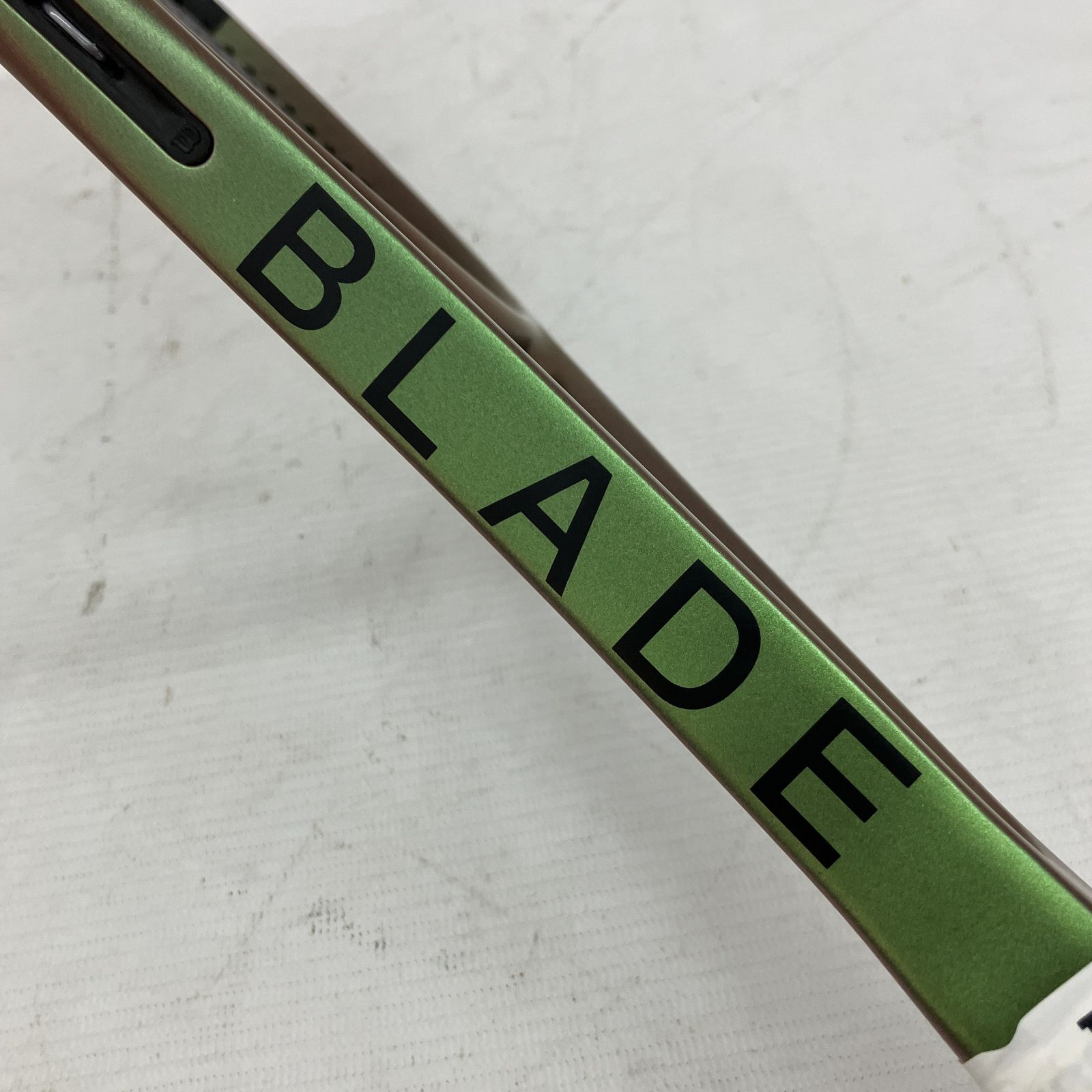 Wilson BLADE V8 98 16×19 テニスラケット スポーツ 硬式 ウィルソン