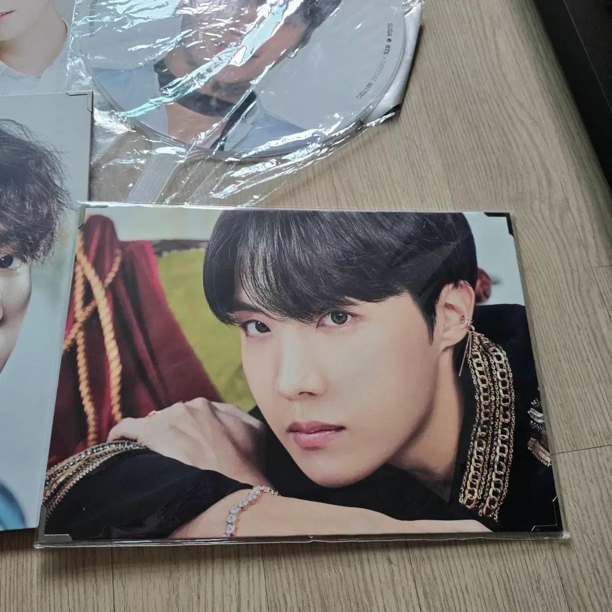BTS グッズまとめ売り BTS トレカ プレミアムフォト BTS うちわ BTS プレフォトおよびうちわ まとめ売り bts - メルカリ