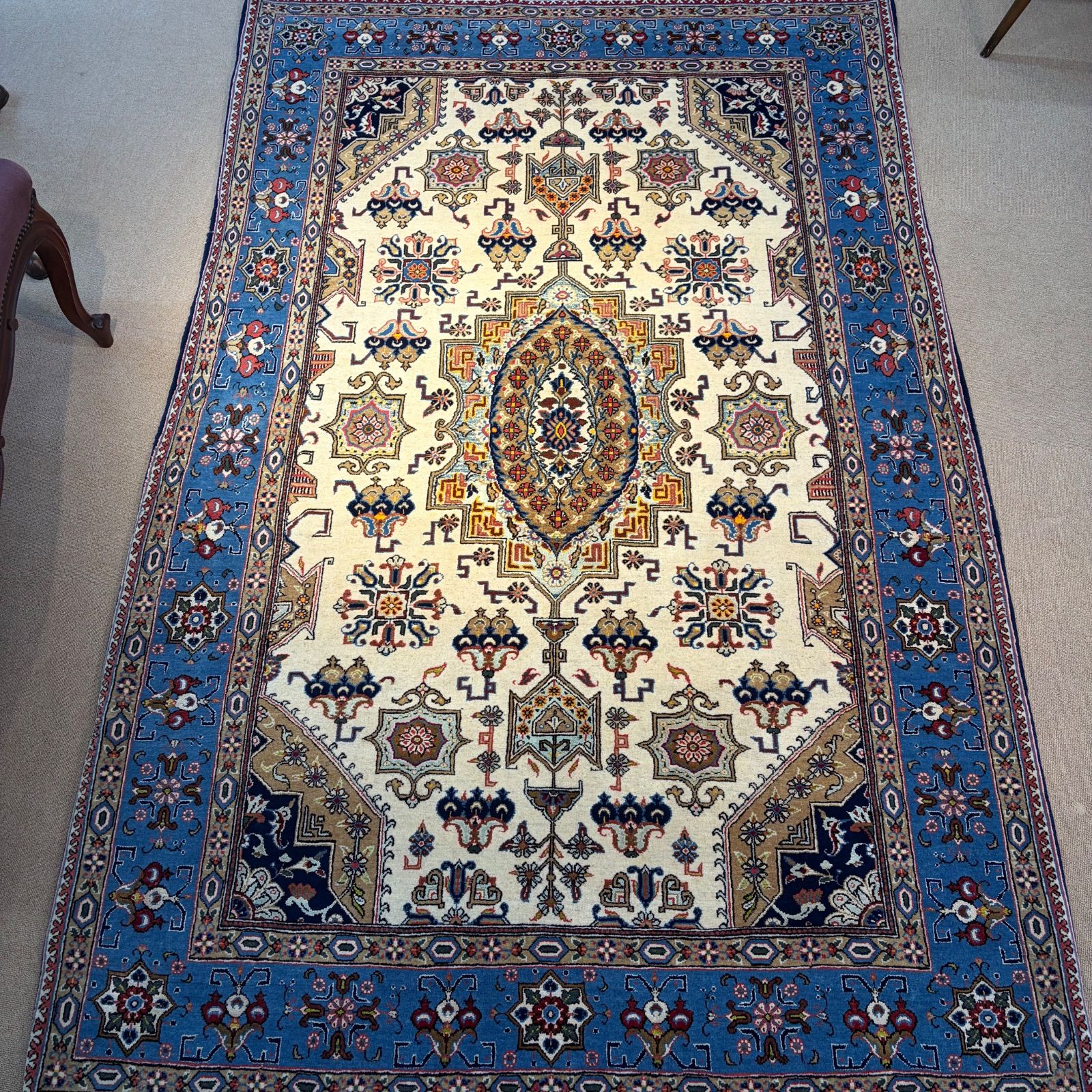 【クム　ウール絨毯 】イラン産 手織りカーペット 215×140cm インテリアラグ リビング ダイニング【チェリーベアクム　チェリーベアウール200×130】 351,000円