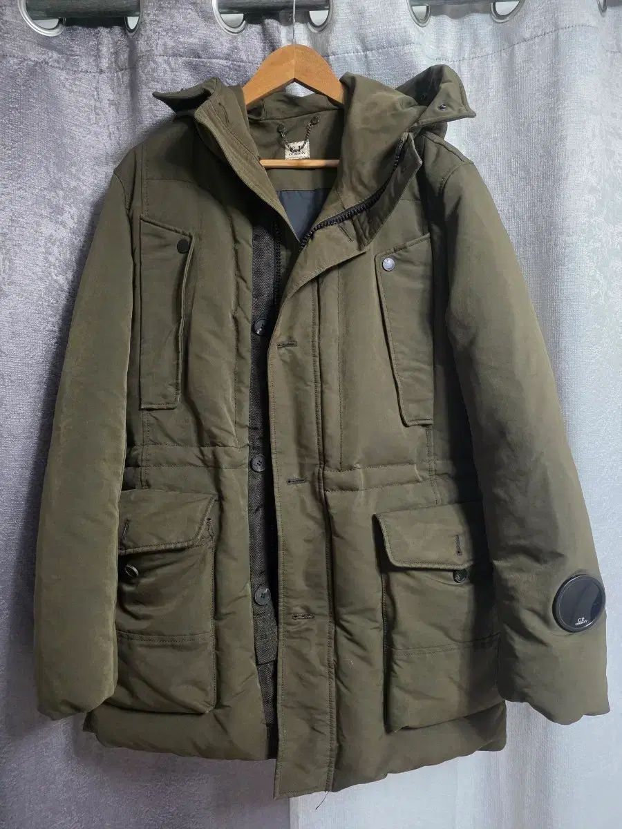 (XL 105)C.P. COMPANY シーピーカンパニー ダウンジャケット